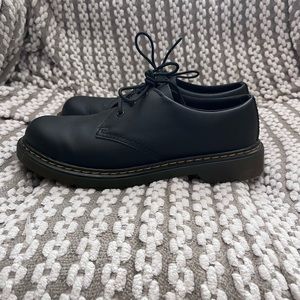 doc martens women’s 7 / men’s 6z. like new